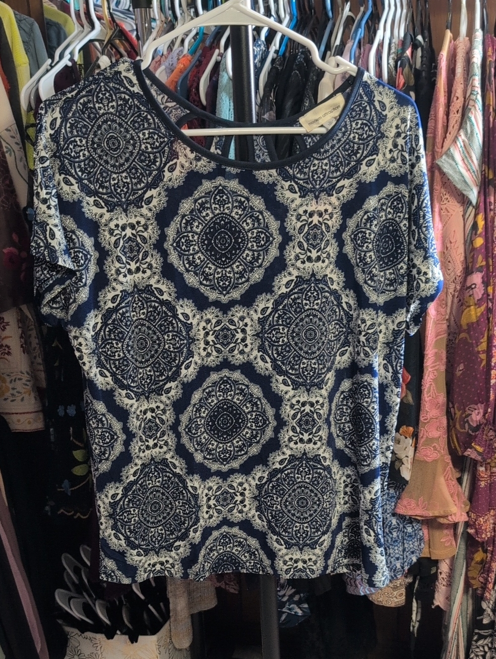 Modern Attraction Women's Navy and White Medallion Short Sleeve Top NWOT